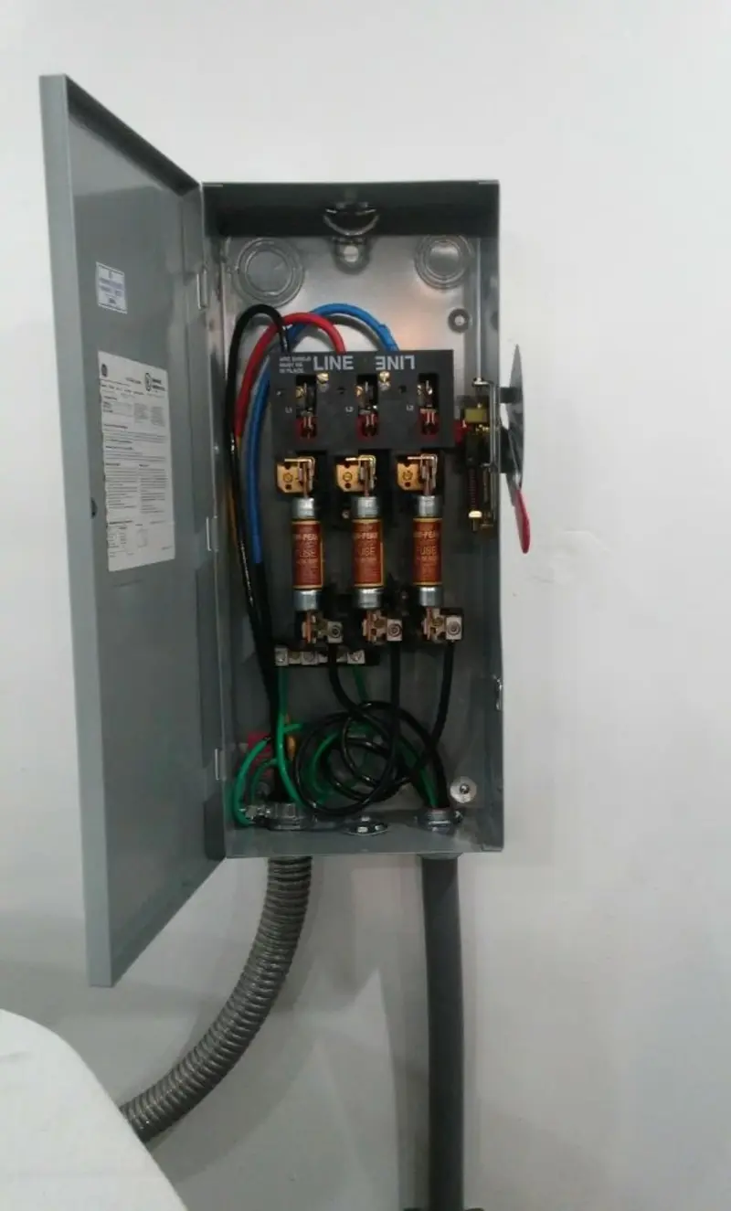 Three-phase disconnect switch installed for Smoke Detector Installation in Eagle Crest